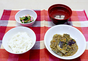 玄米ご飯・麻婆茄子・青梗菜の和え物・中華スープ